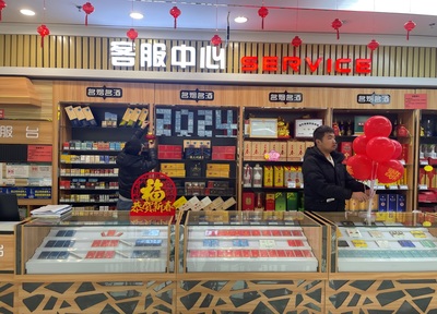 甘肃会宁县局（营销部）为零售终端增添年味 助力乳制品销售迎新篇